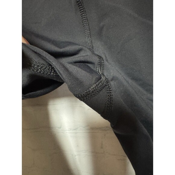 Lululemon Cropped under knee black Leggings with pink boarder sz 6 - Picture 3 of 6